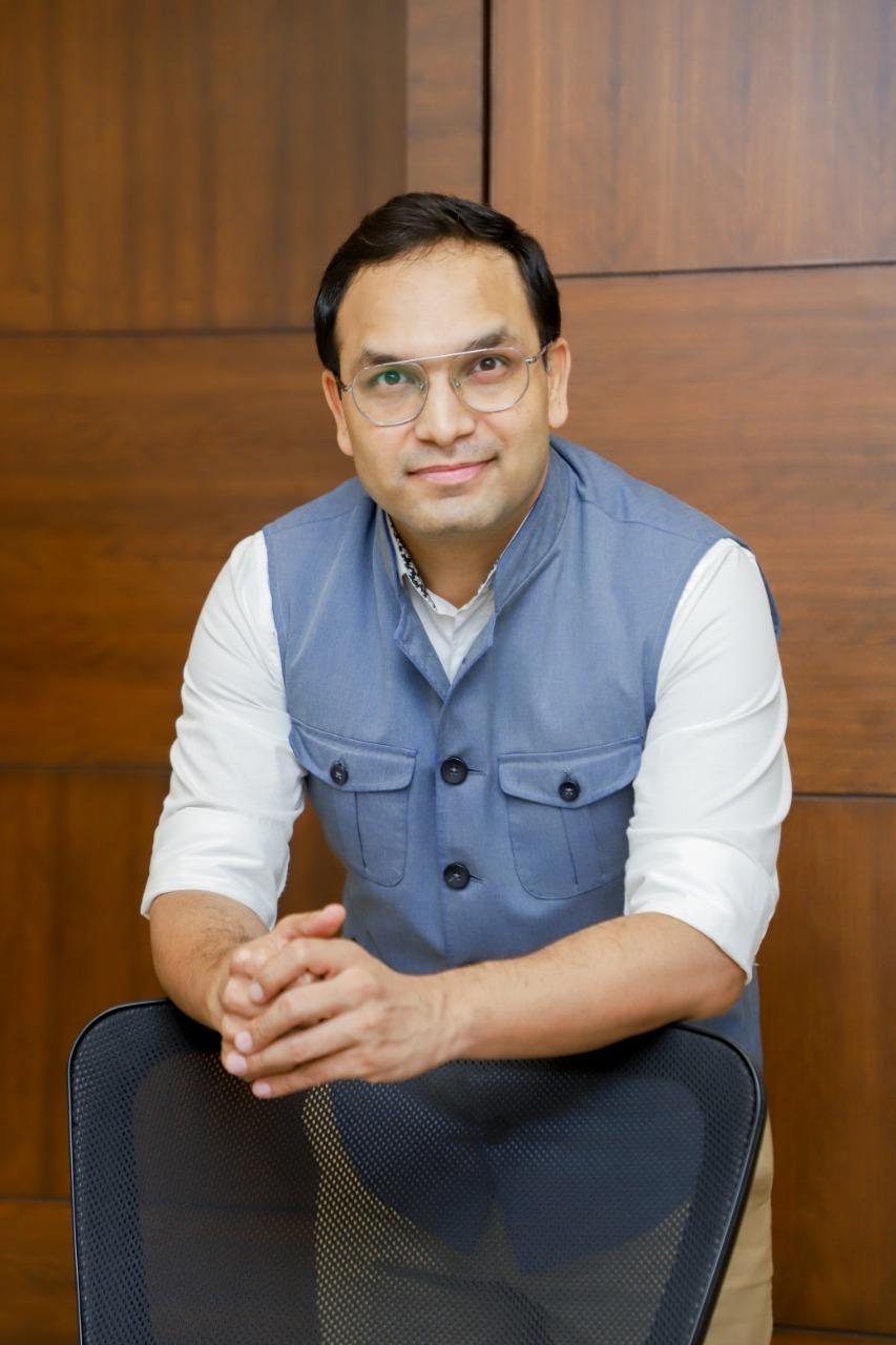 Dr. Deepankar Das