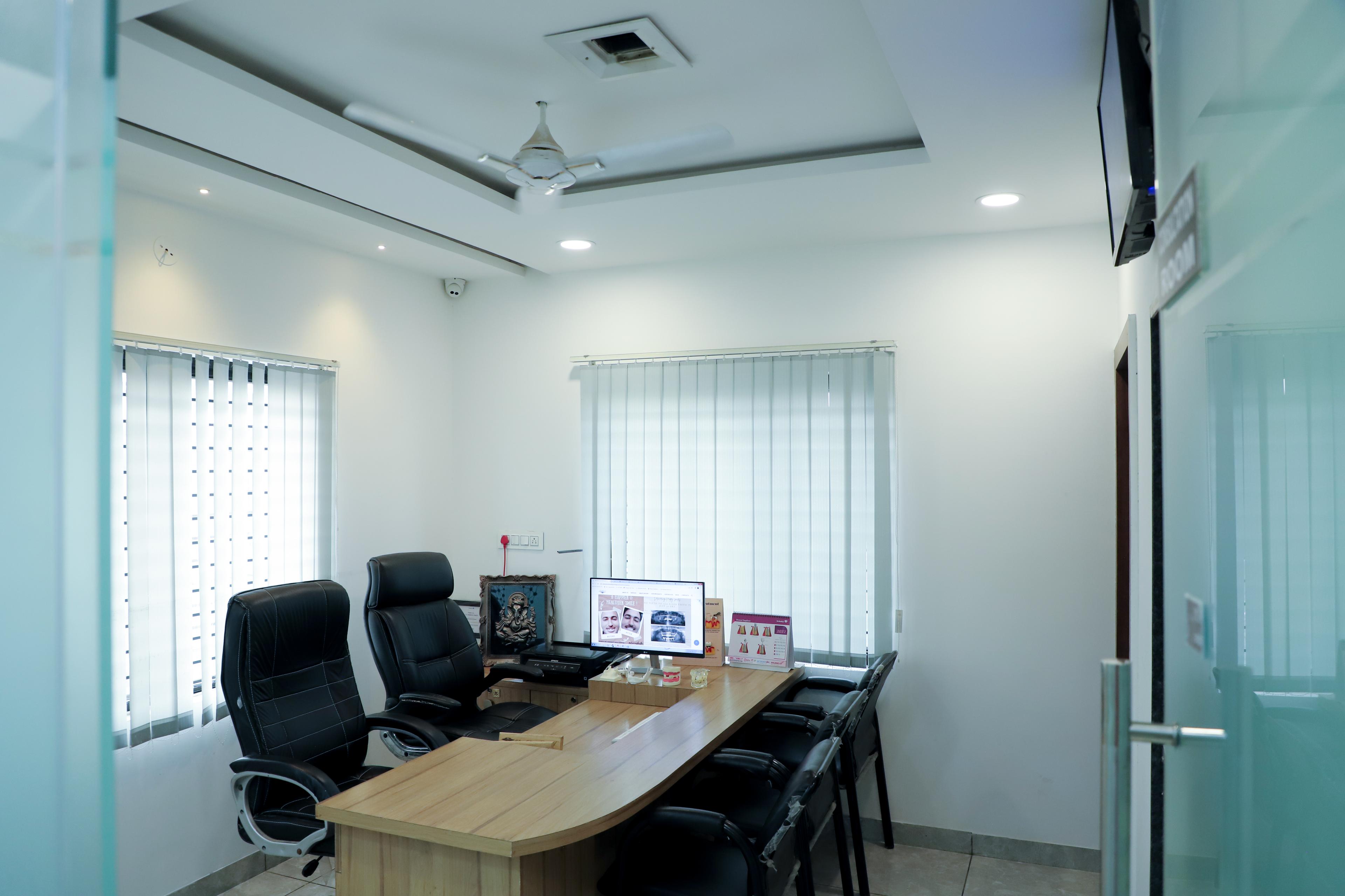 Interior view photo of Niramaya Multispeciality Dental Hospital - Photo 3 at ujjain 456010