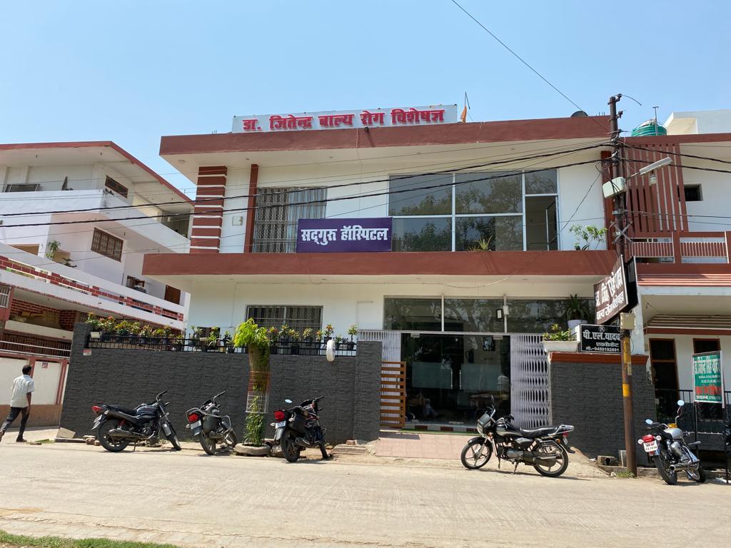 Exterior view photo of Sadguru Hospital - Photo 2 at Not Available 225001