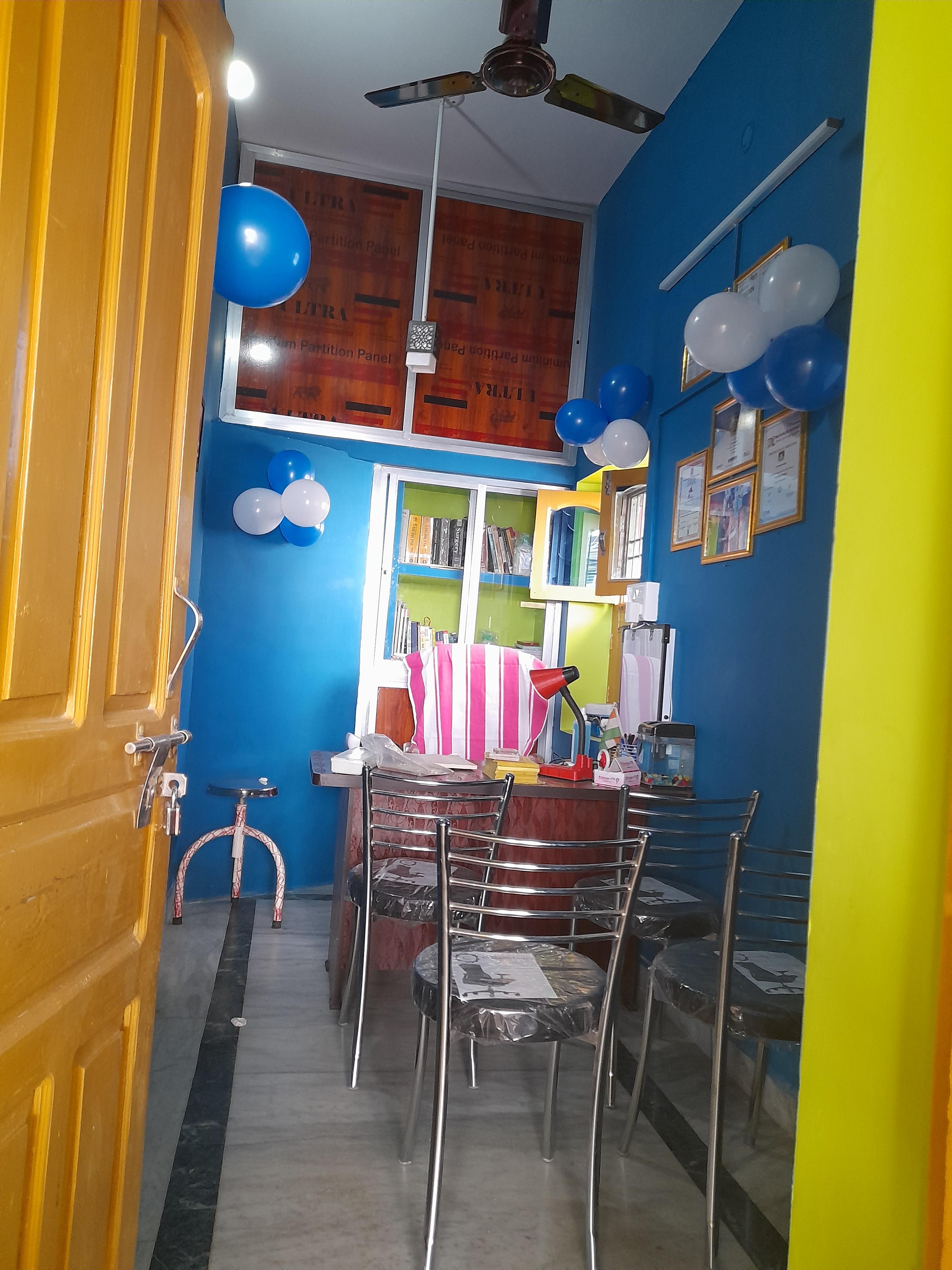 Interior view photo of Kamla Health Care Clinic - Photo 3 at arrah 802301