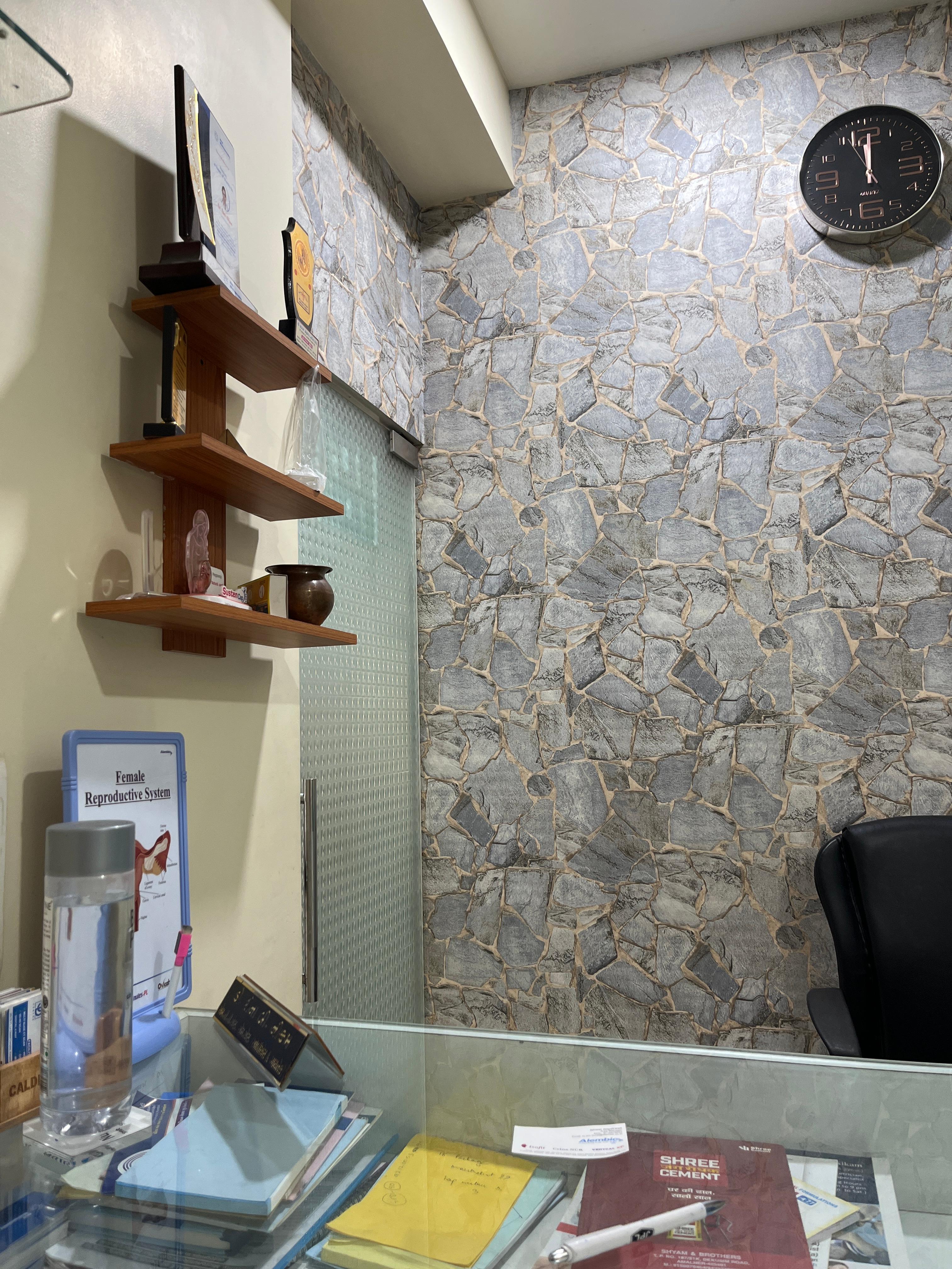 Interior view photo of Vihaan maternity and orthopaedic hospital - Photo 2 at surat 394211