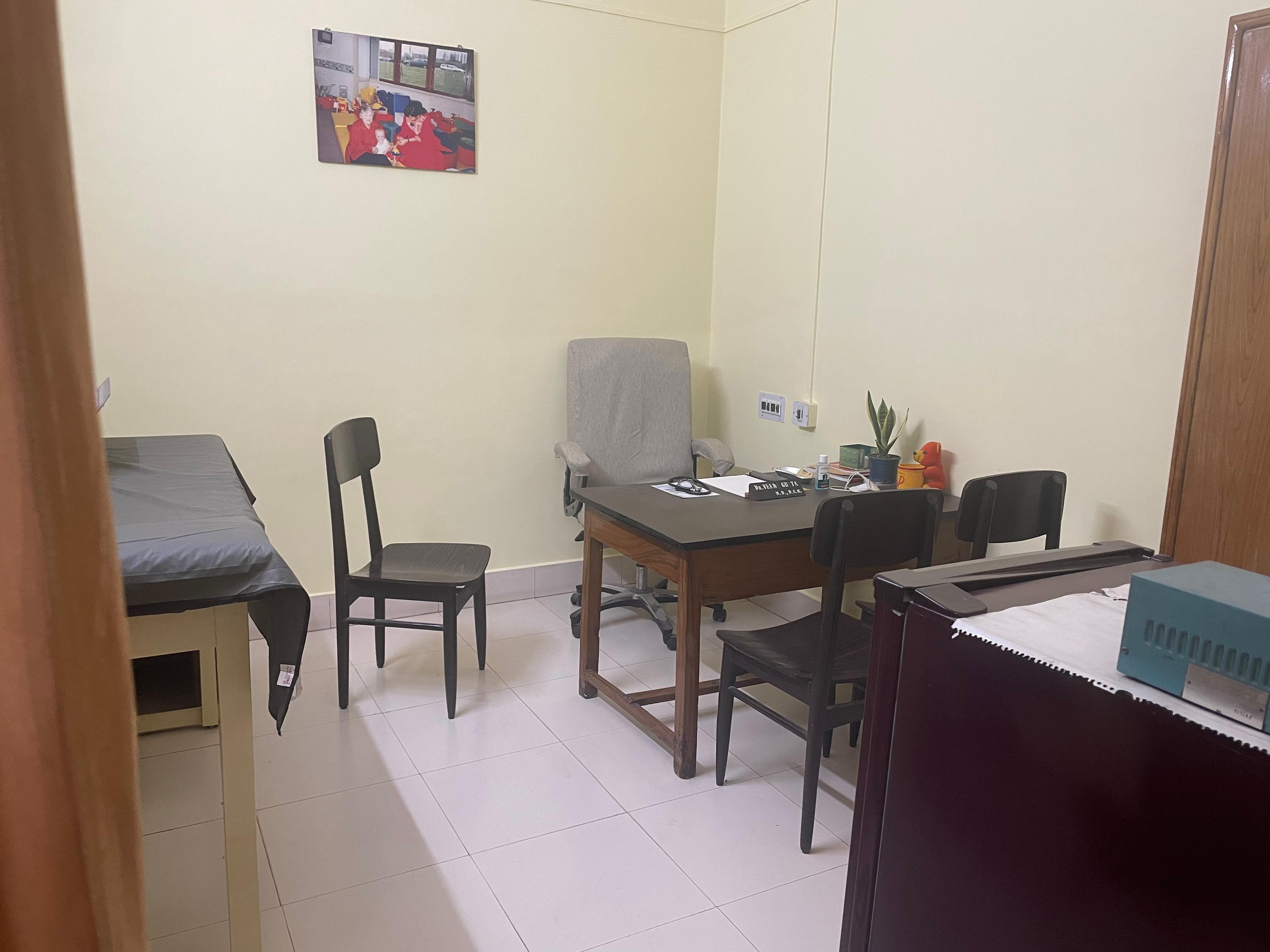 Interior view photo of Dr Veena Gupta clinic - Photo 3 at patna 800001