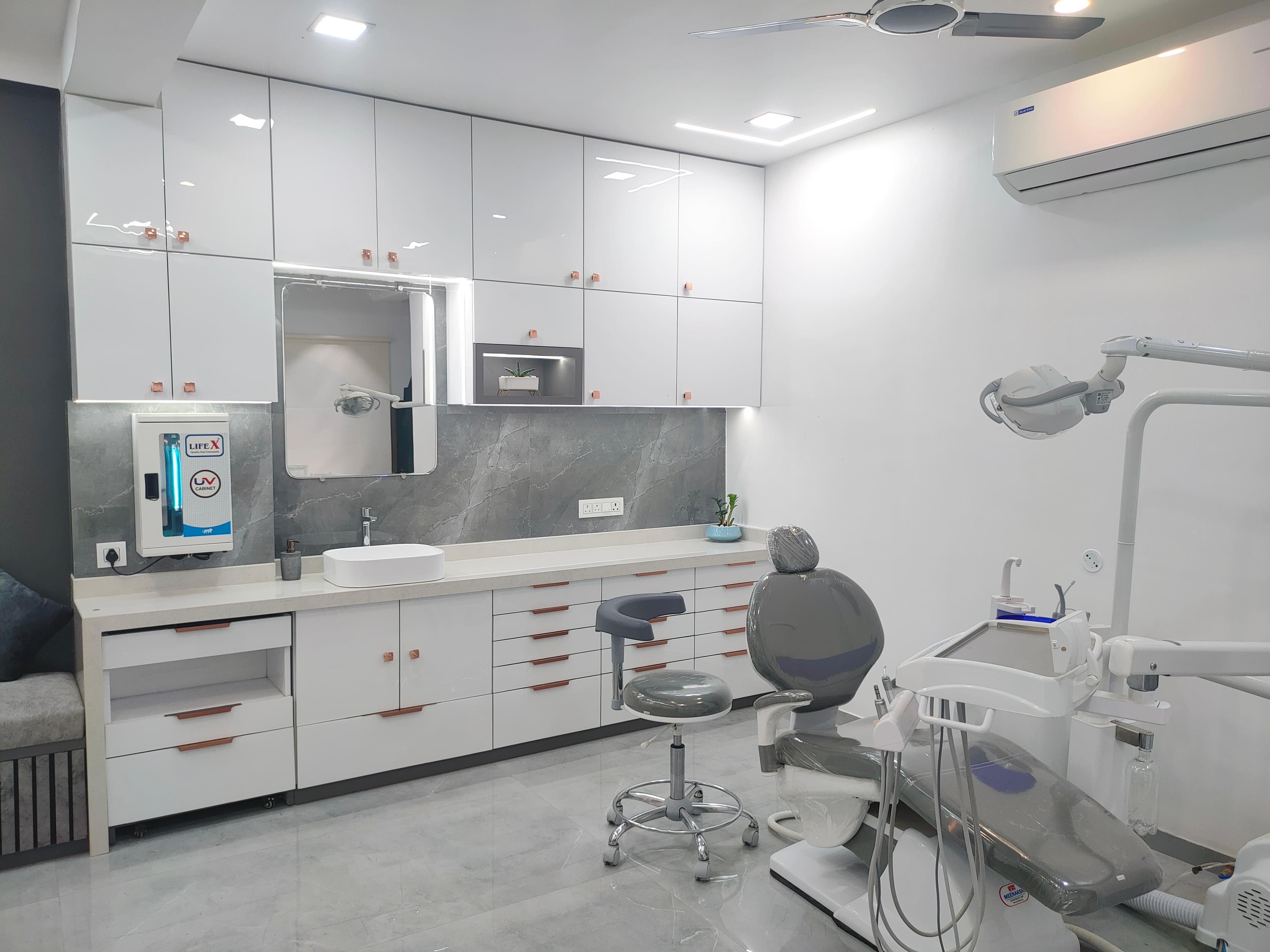 Interior view photo of i-Smile Dental Implant & Cosmetic Centre - Photo 3 at nagpur 440015