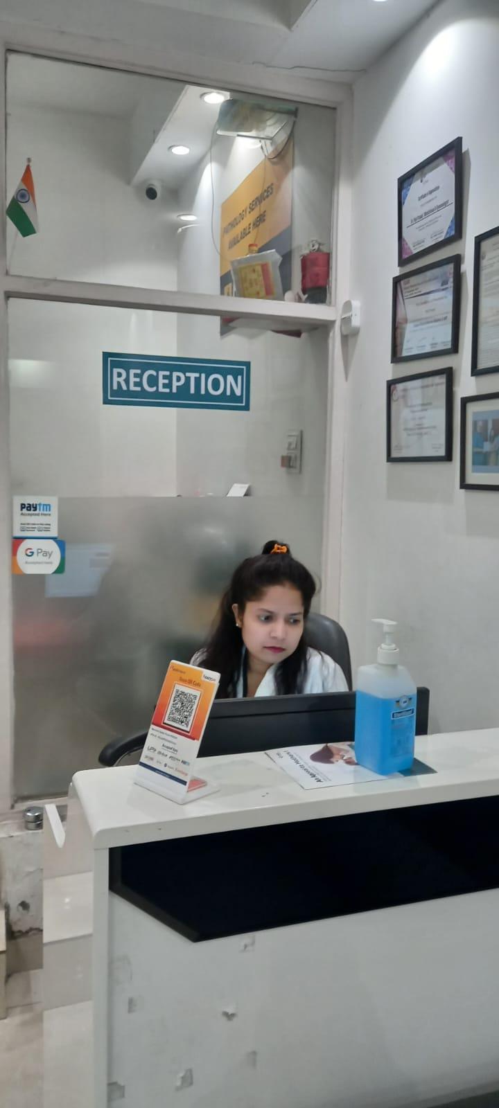 Interior view photo of Dr Puja's Clinic - Photo 2 at delhi 110092