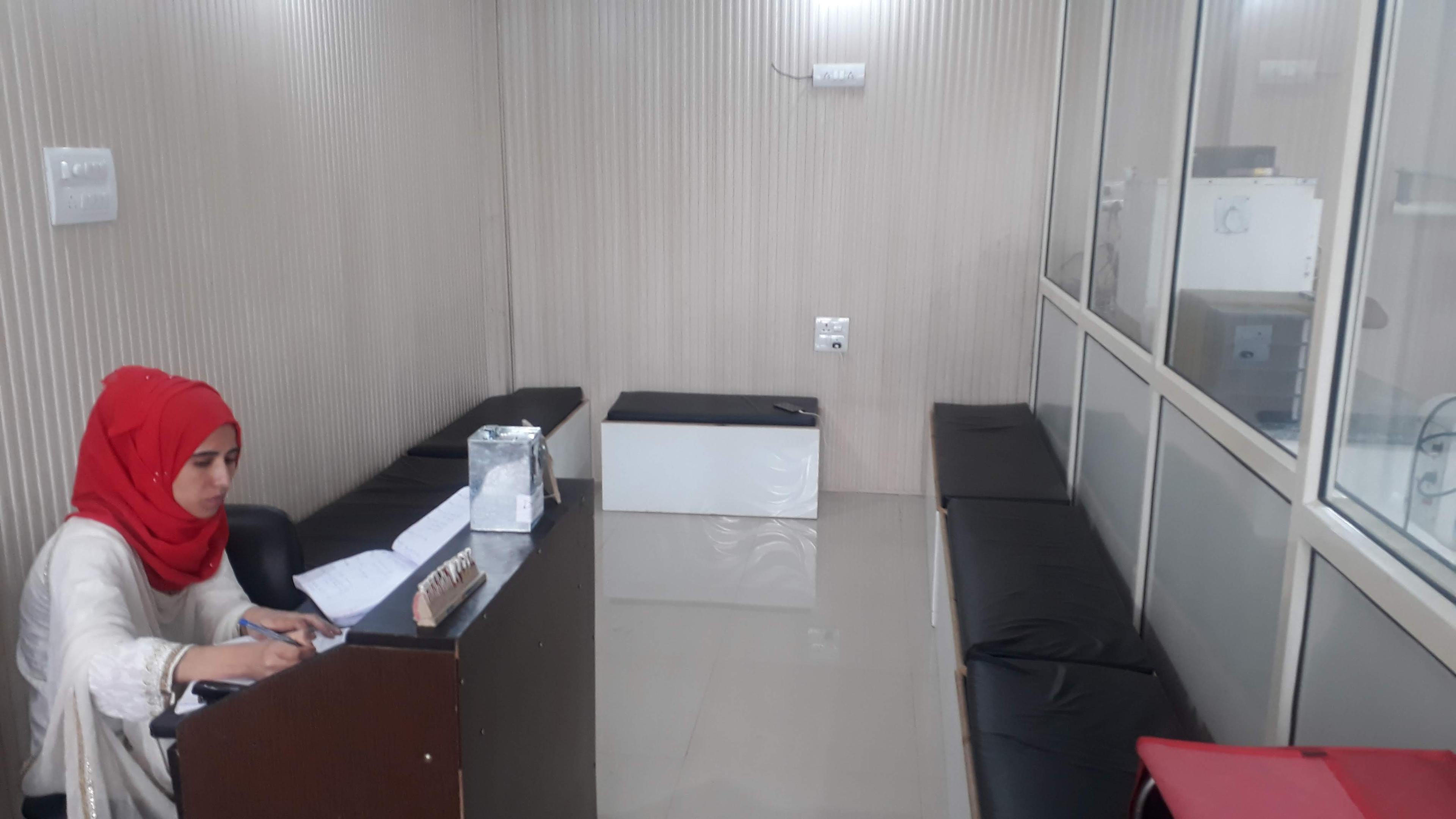 Interior view photo of ELITE SMILE DENTAL CARE GOUSIA COLONY BEMINA - Photo 3 at srinagar 190011