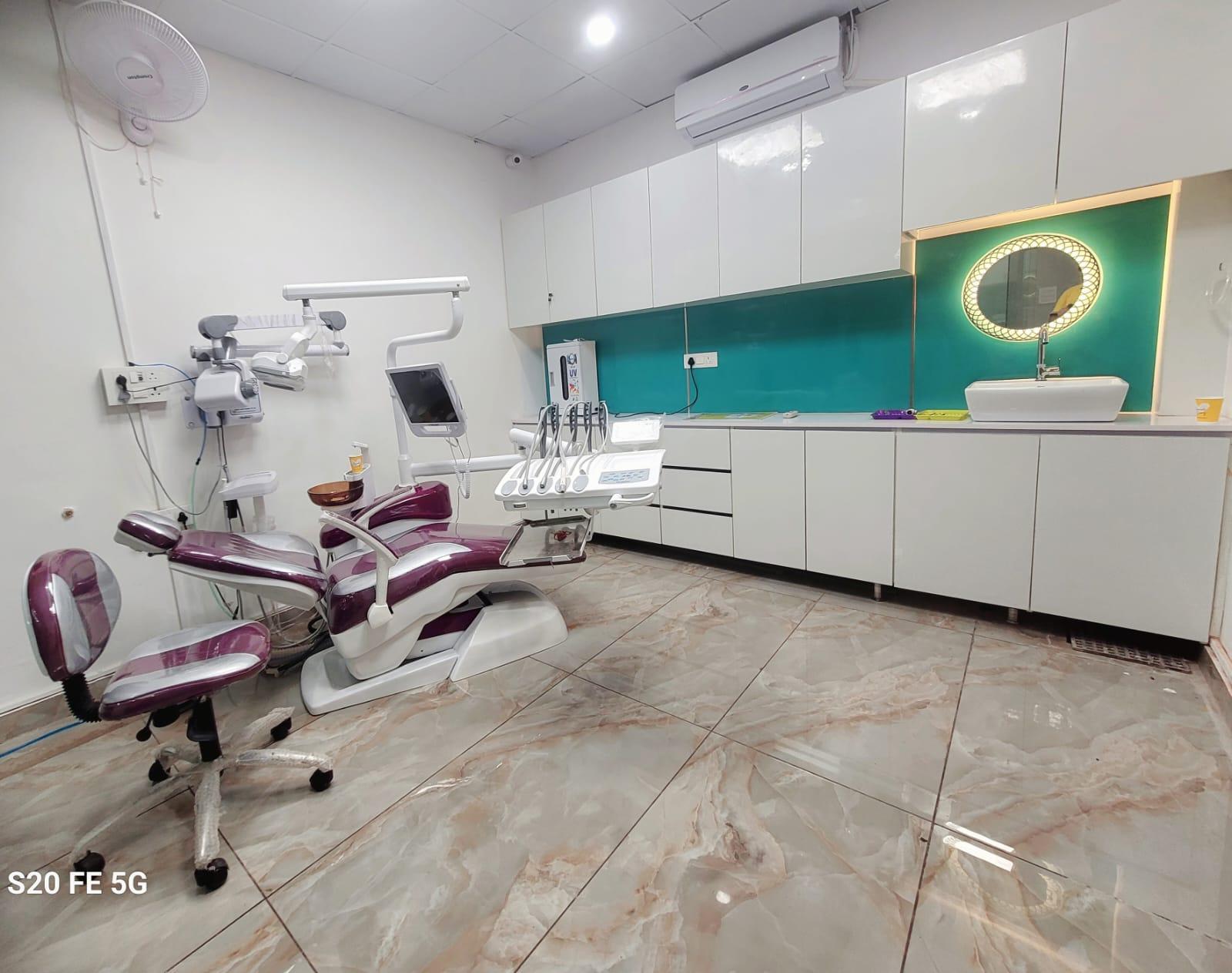 Interior view photo of Advanced Dental Care multispeciality aesthetic clinic - Photo 2 at ghaziabad 201010