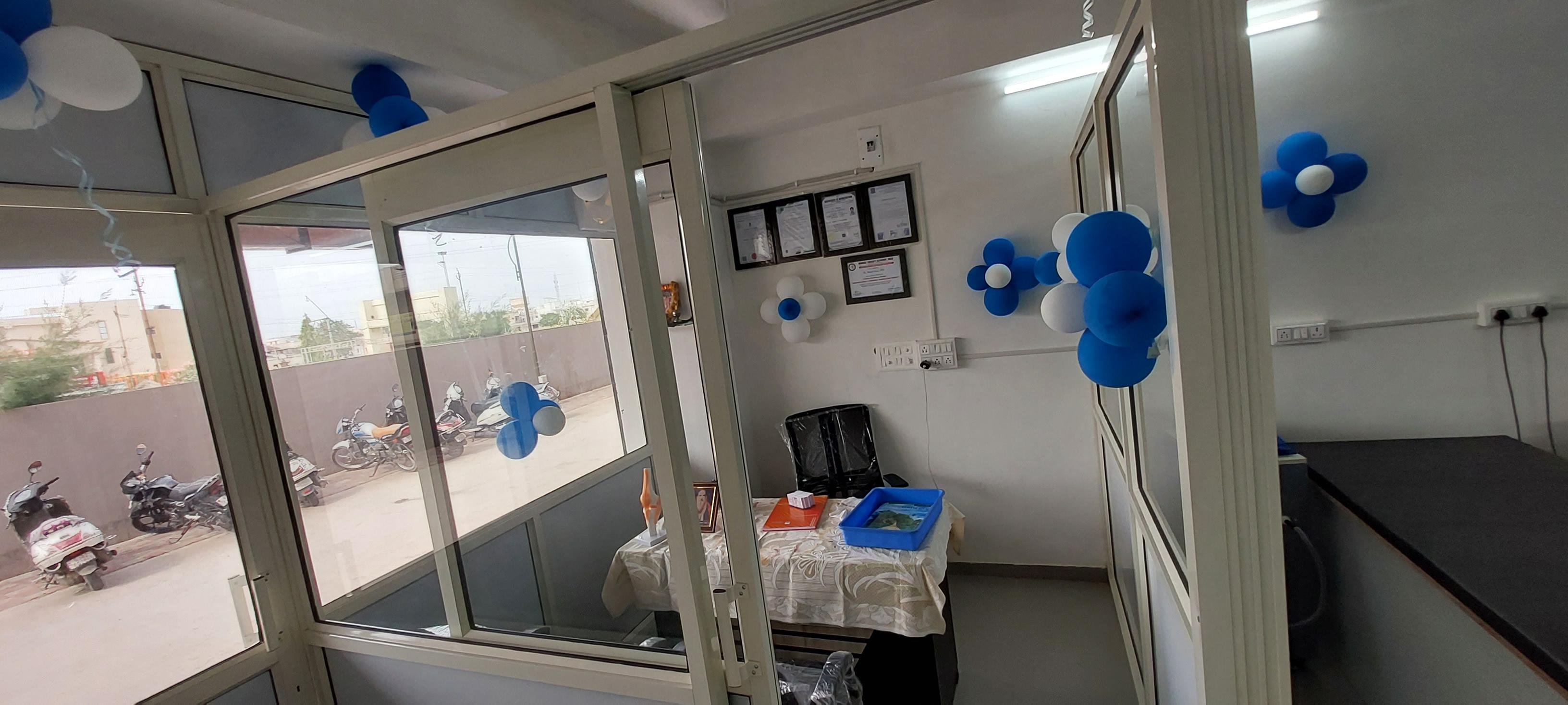 Interior view photo of PERFECT PHYSIOTHERAPY CENTER - Photo 2 at Adundra 382715