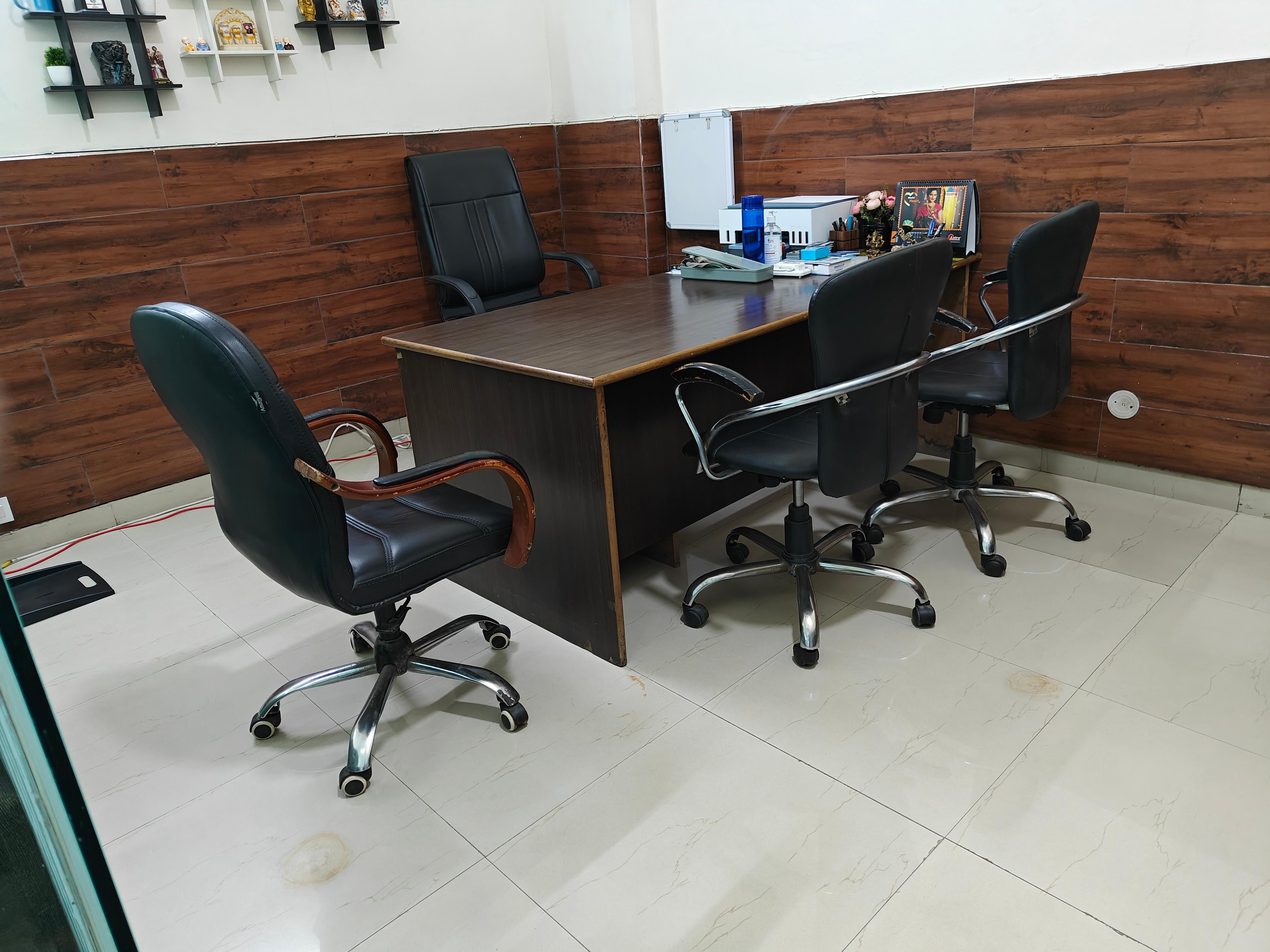 Interior view photo of Dr Saurav Shishir Agrawal Clinic - Photo 2 at noida 20130
