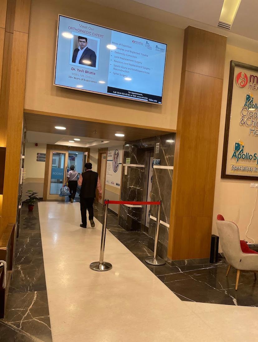 Interior view photo of Miracles Apollo Cradle Spectra - Photo 2 at na 122004