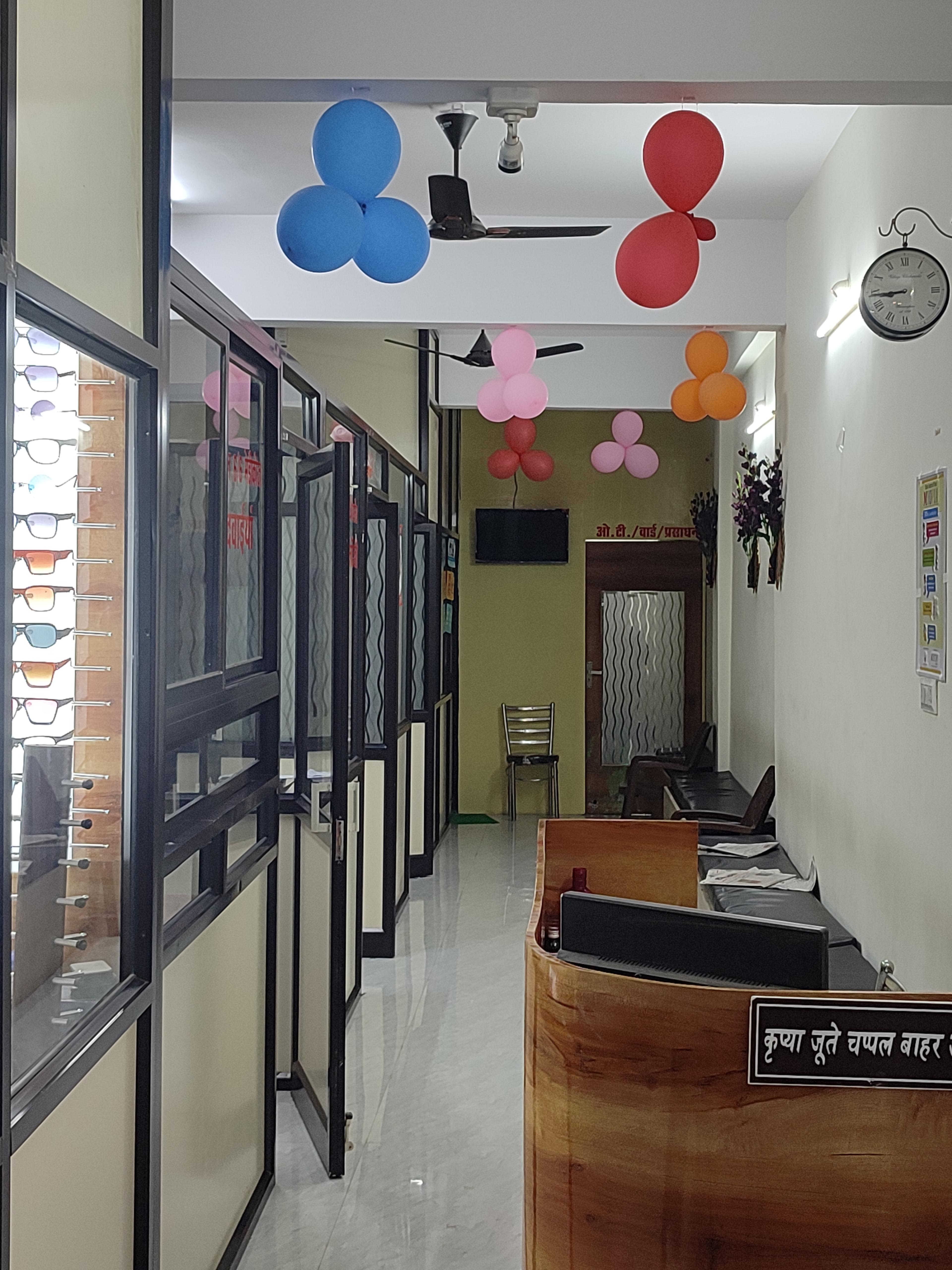 Interior view photo of विज़न ६/६ नेत्रालय - Photo 2 at raisen 464551