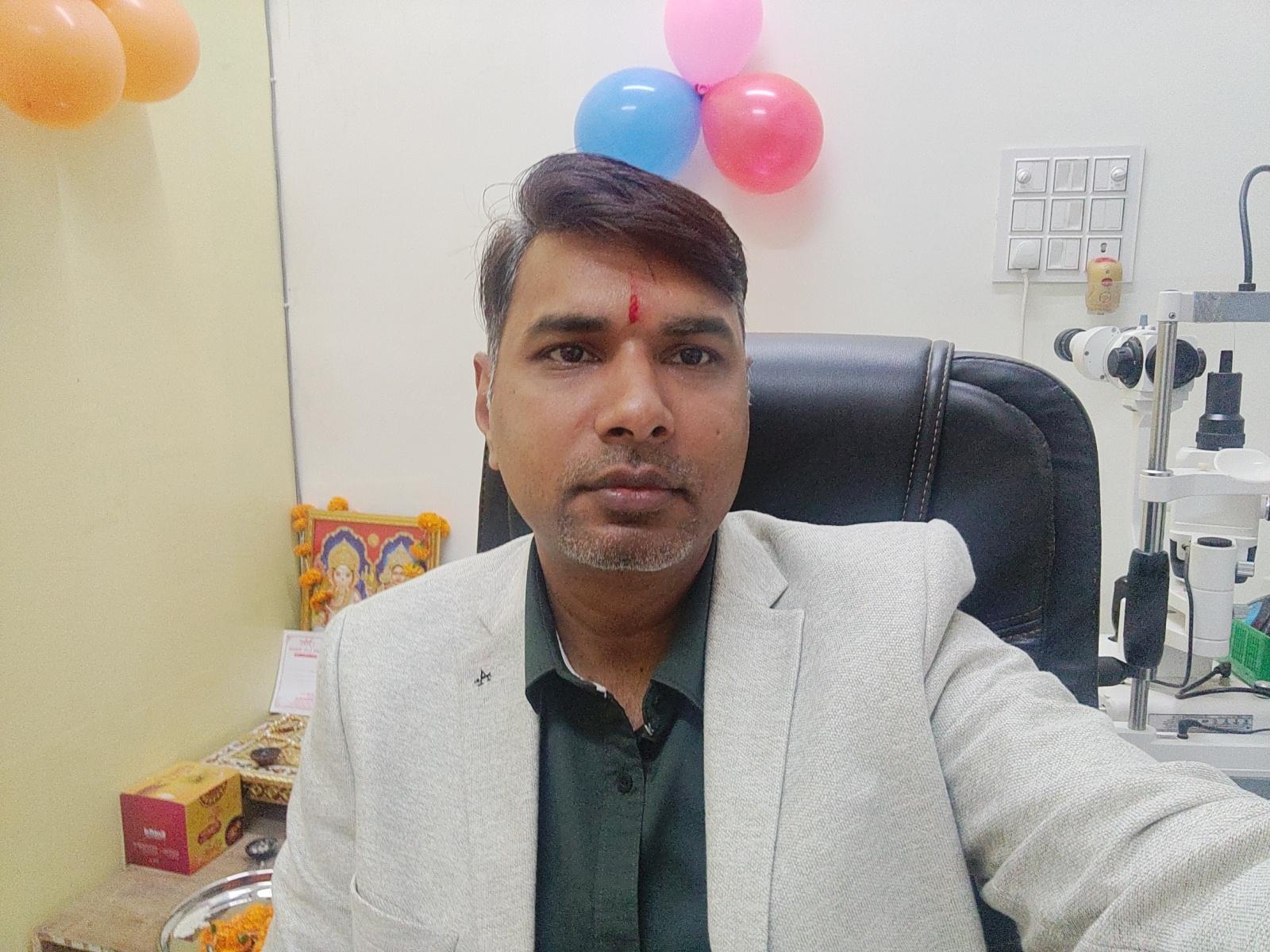 Interior view photo of विज़न ६/६ नेत्रालय - Photo 3 at raisen 464551
