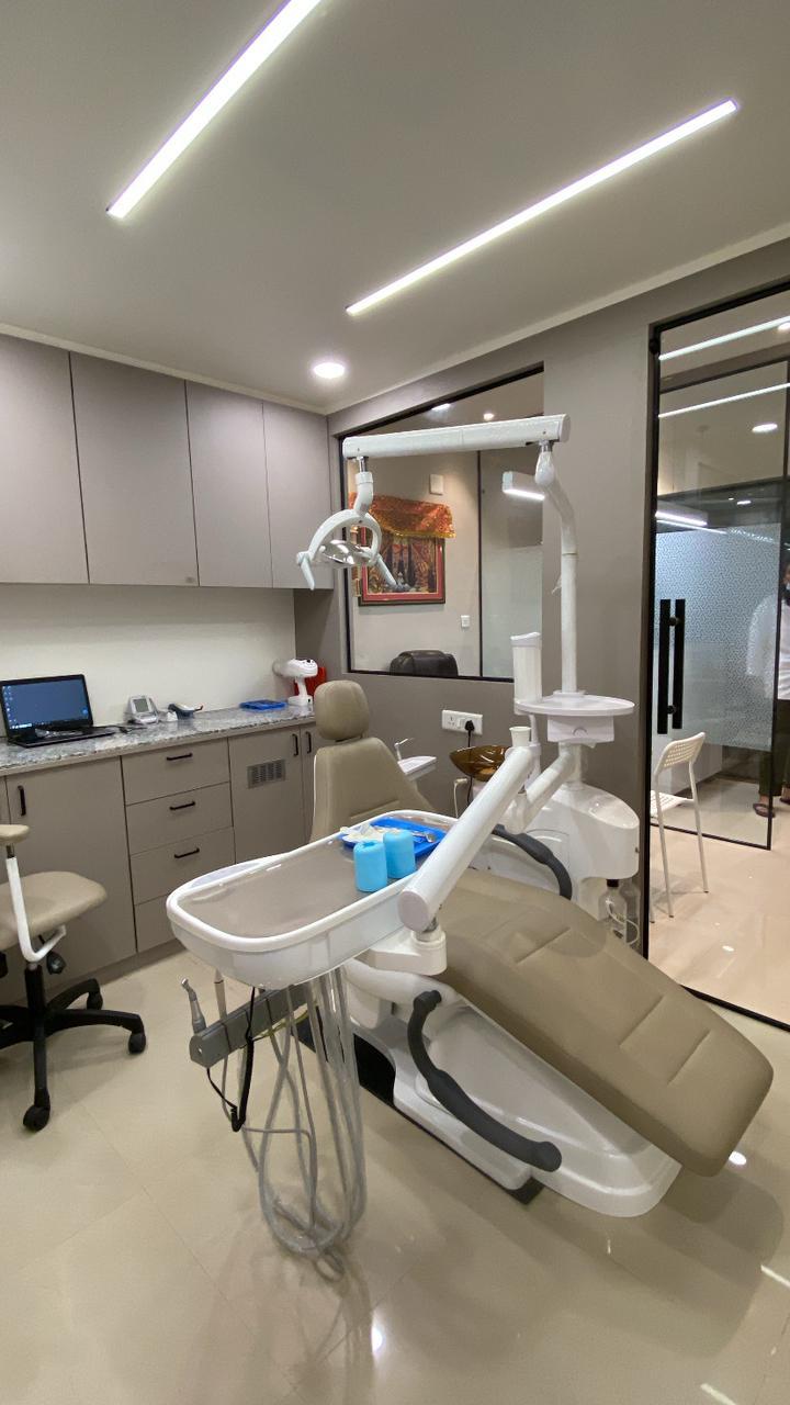 Interior view photo of Manushi's dental clinic - Photo 3 at bharuch 392011