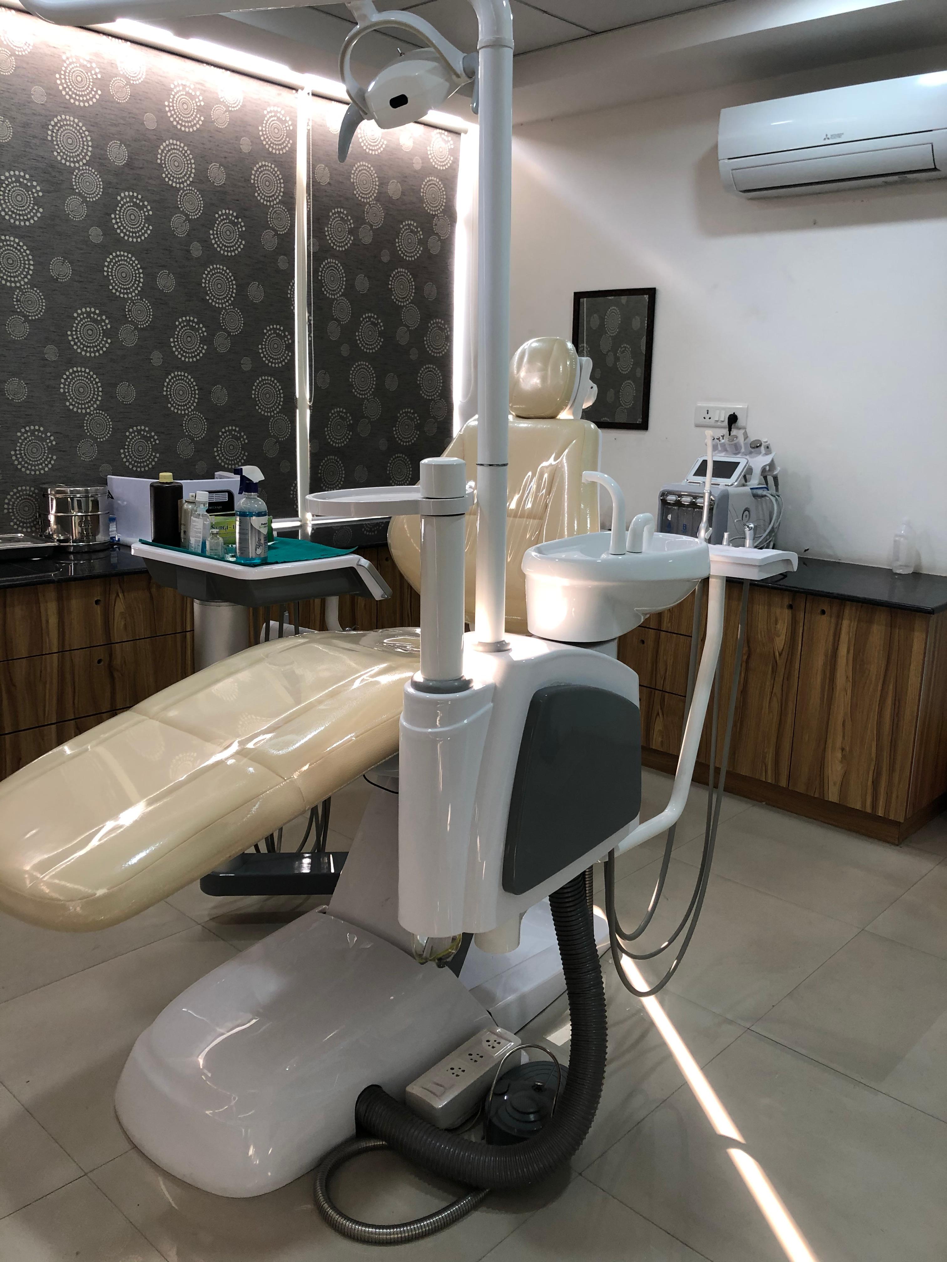 Interior view photo of Smile hub superspeciality dental n maxillofacial clinic - Photo 2 at lucknow 226010