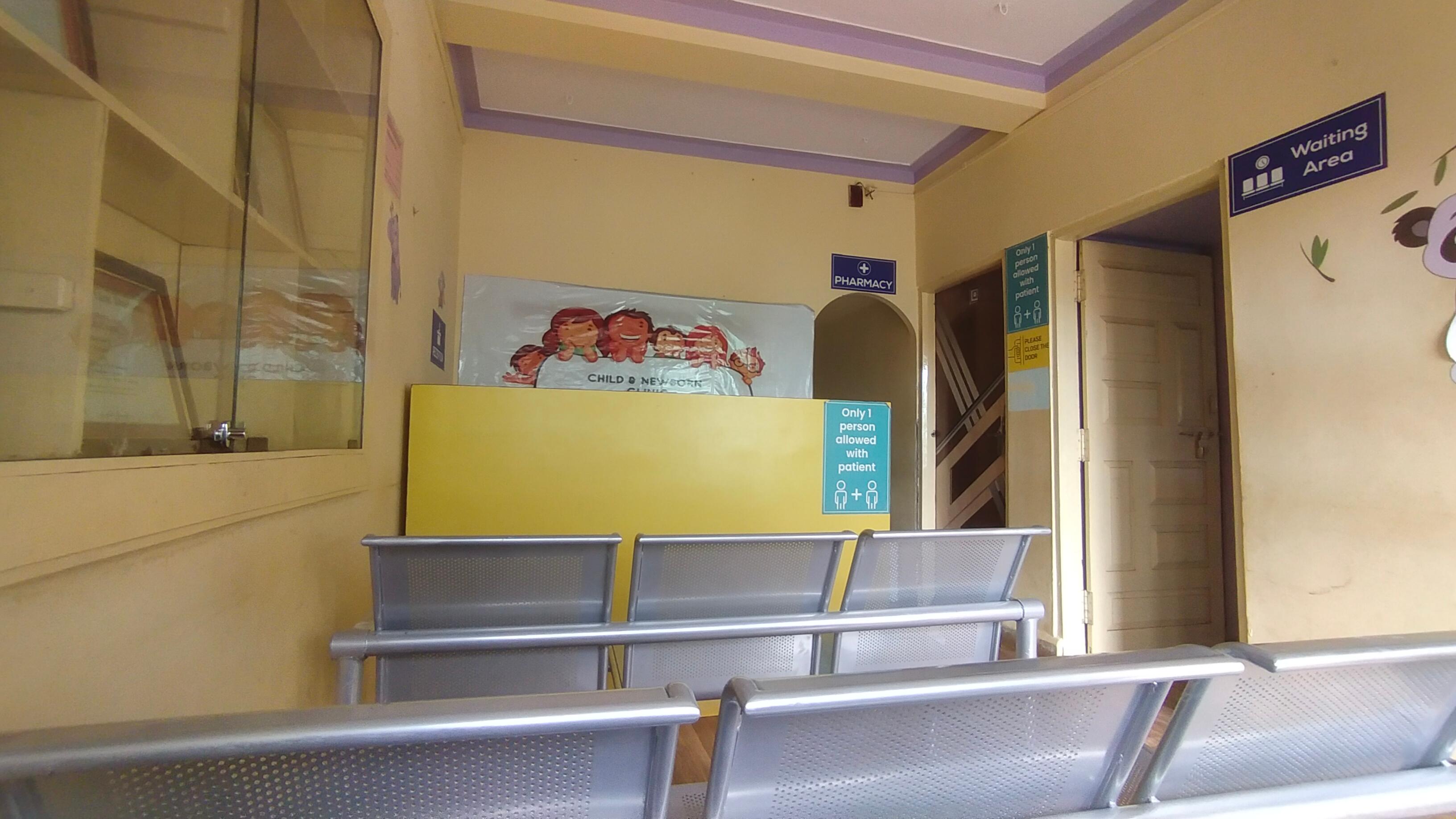 Exterior view photo of Child and Newborn Clinic, Alnavar - Photo 3 at Alnavar 581103