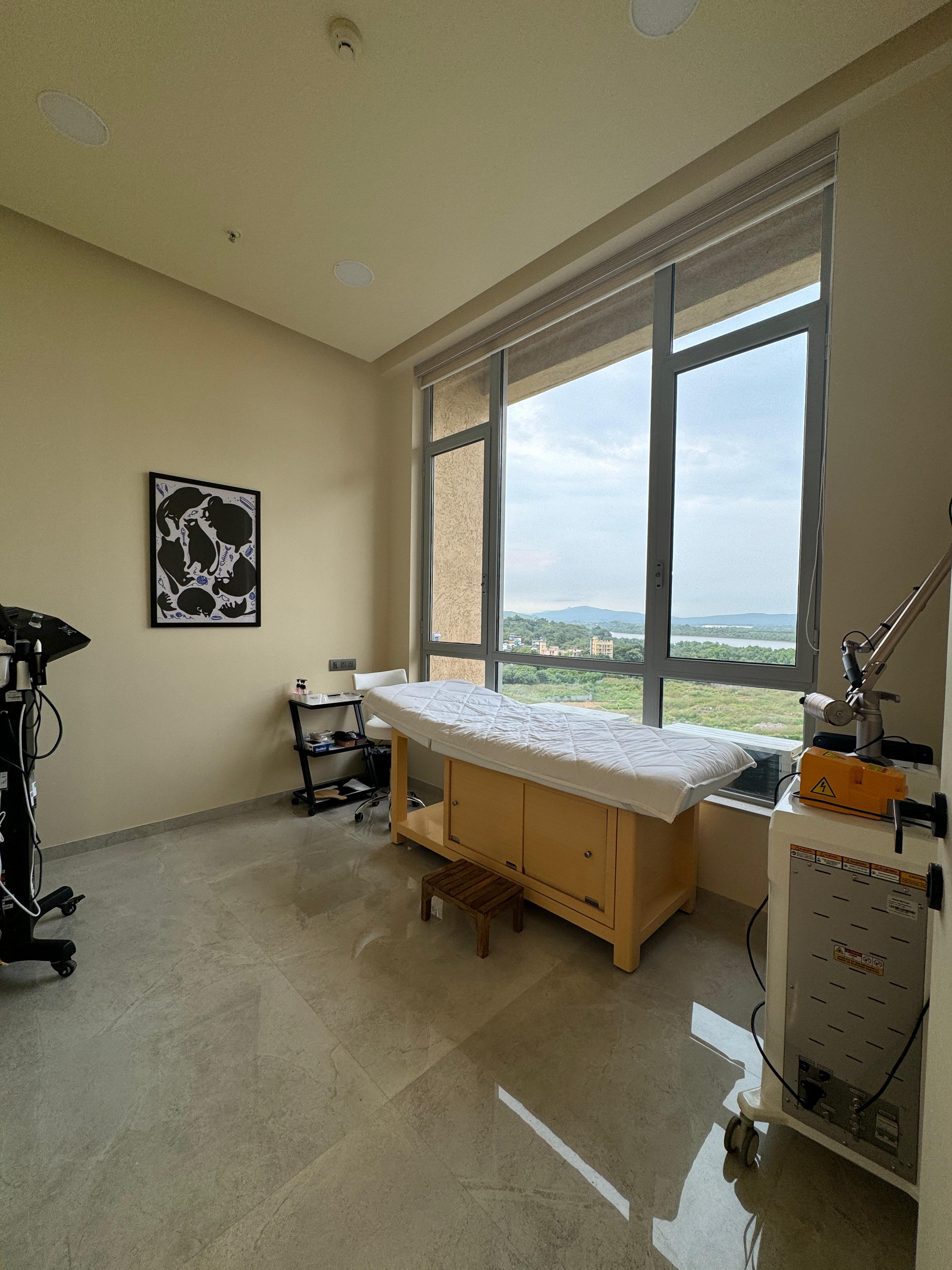 Interior view photo of Derma MD Clinics ( Hiranandani Estate) - Photo 3 at thane 400607