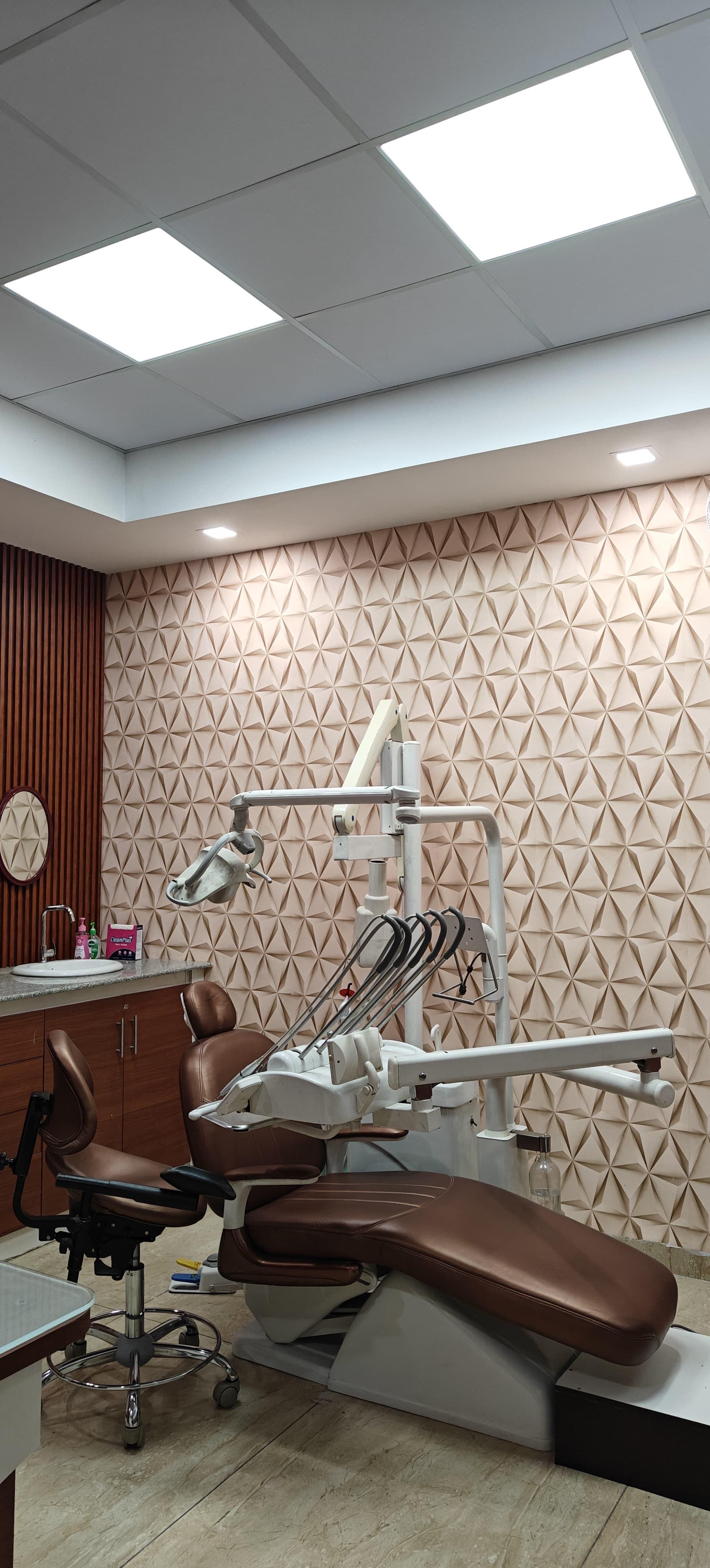 Interior view photo of Finedent Dental Clinic - Photo 3 at tiruchirappalli 620007