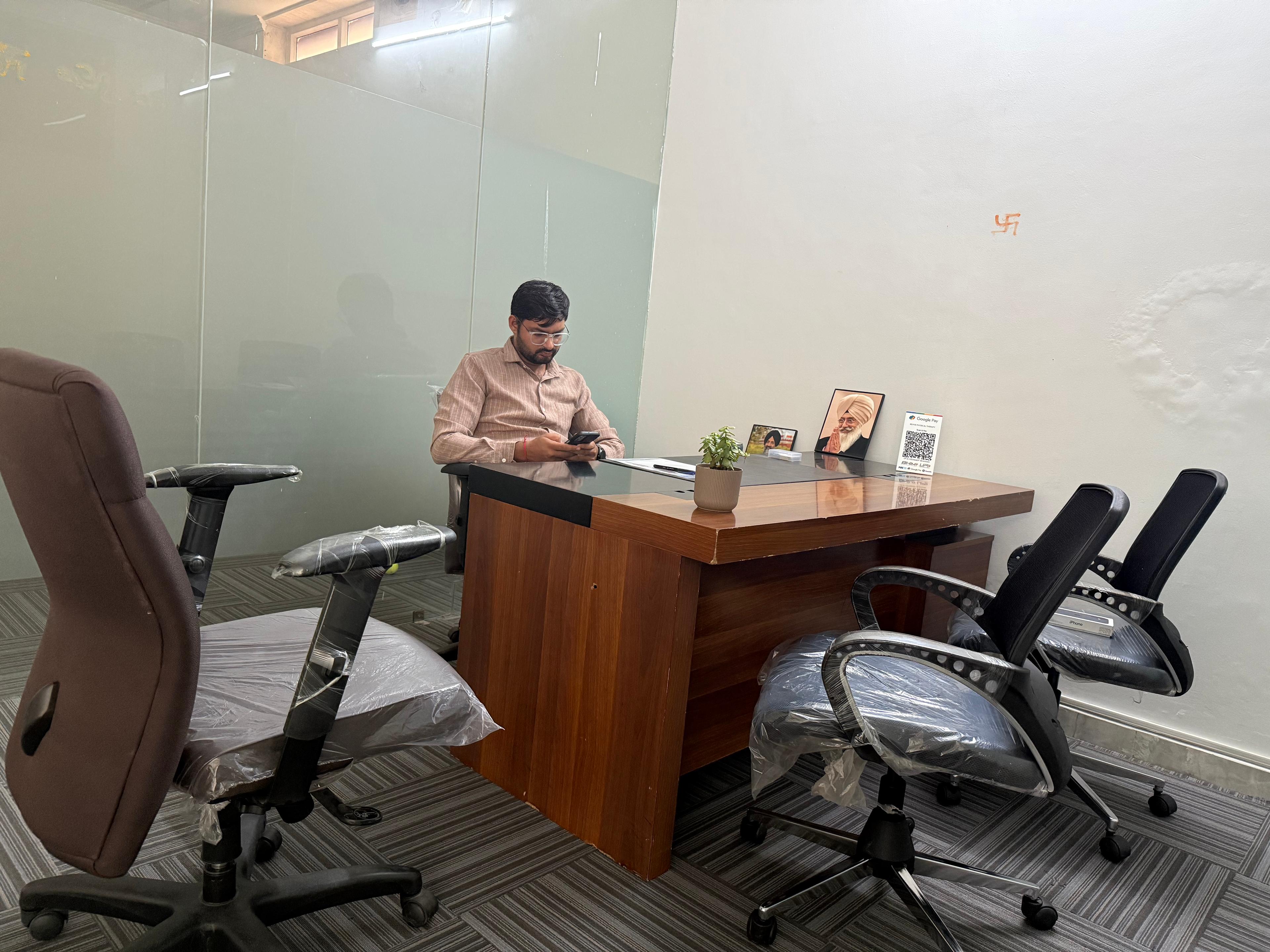 Interior view photo of REVIVEPHYSIOTHERAPYREHAB.&OSTEOPATHYCLINIC - Photo 2 at gurgaon 122001