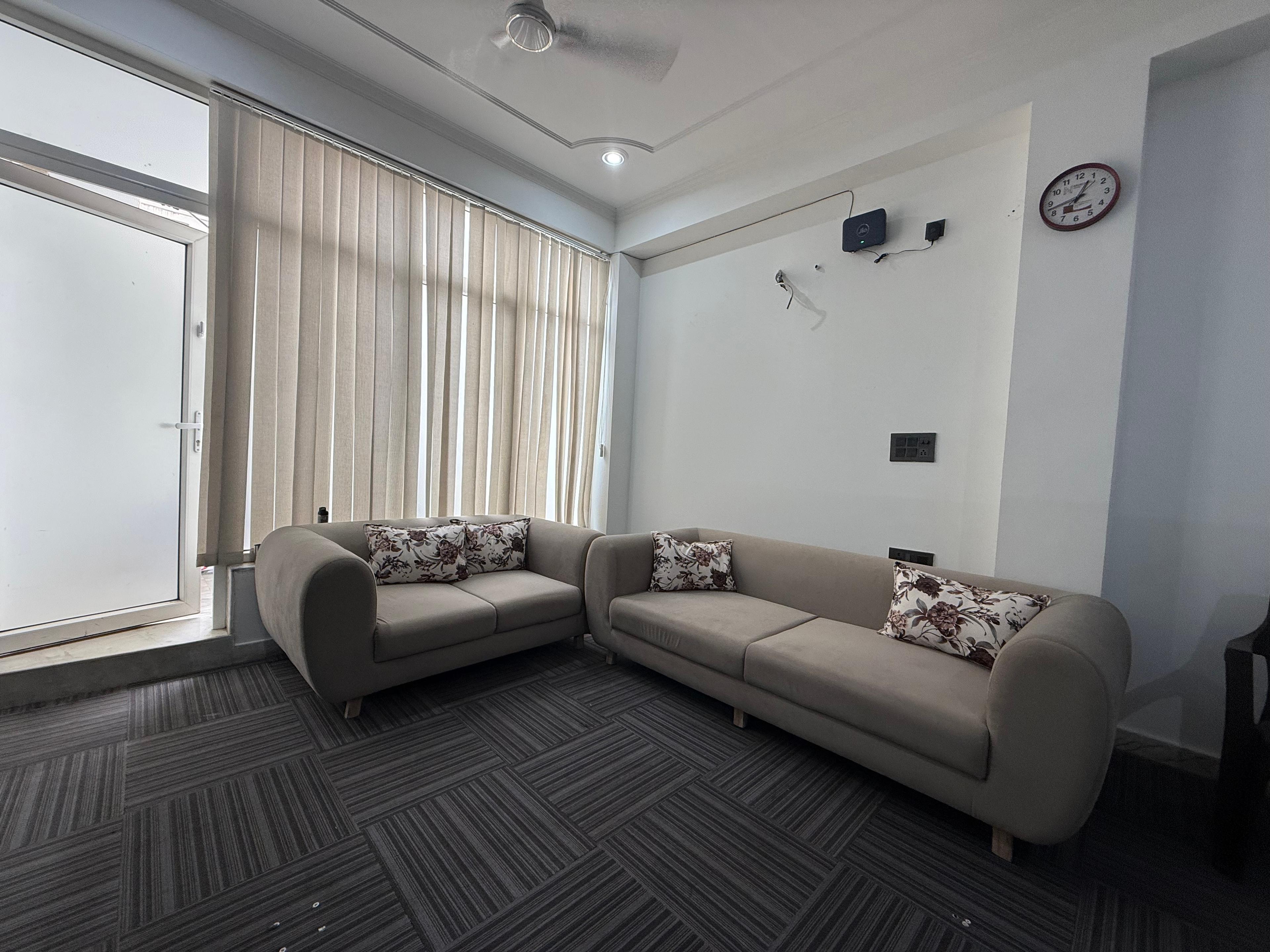 Interior view photo of REVIVEPHYSIOTHERAPYREHAB.&OSTEOPATHYCLINIC - Photo 3 at gurgaon 122001